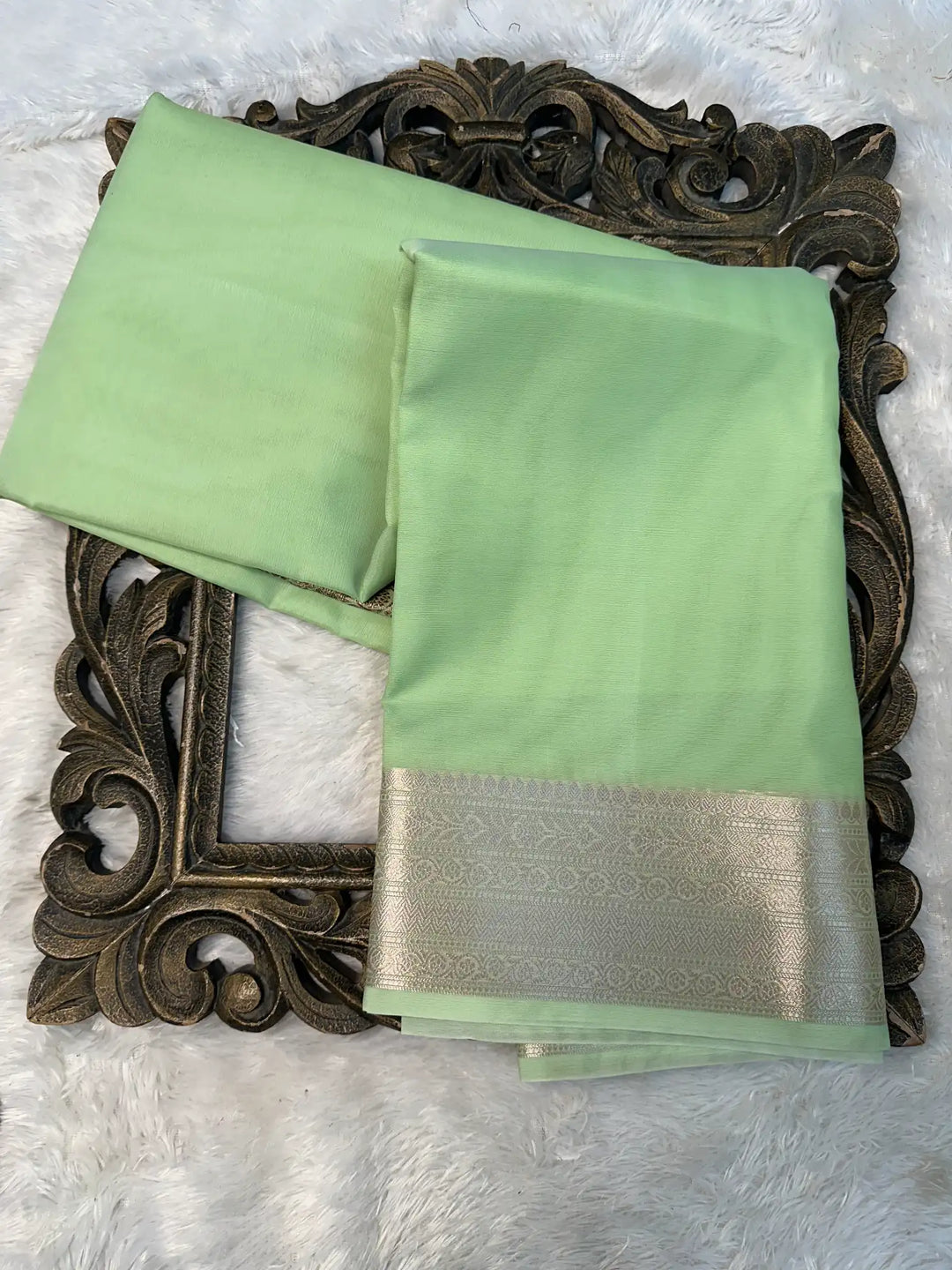 Contemporary Weave Kora Tissue Silk Banarasi Saree