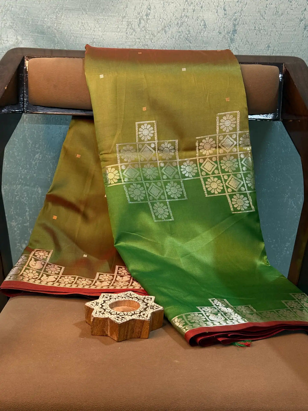 Eccentric Weave Softsilk Traditional Banarasi Saree