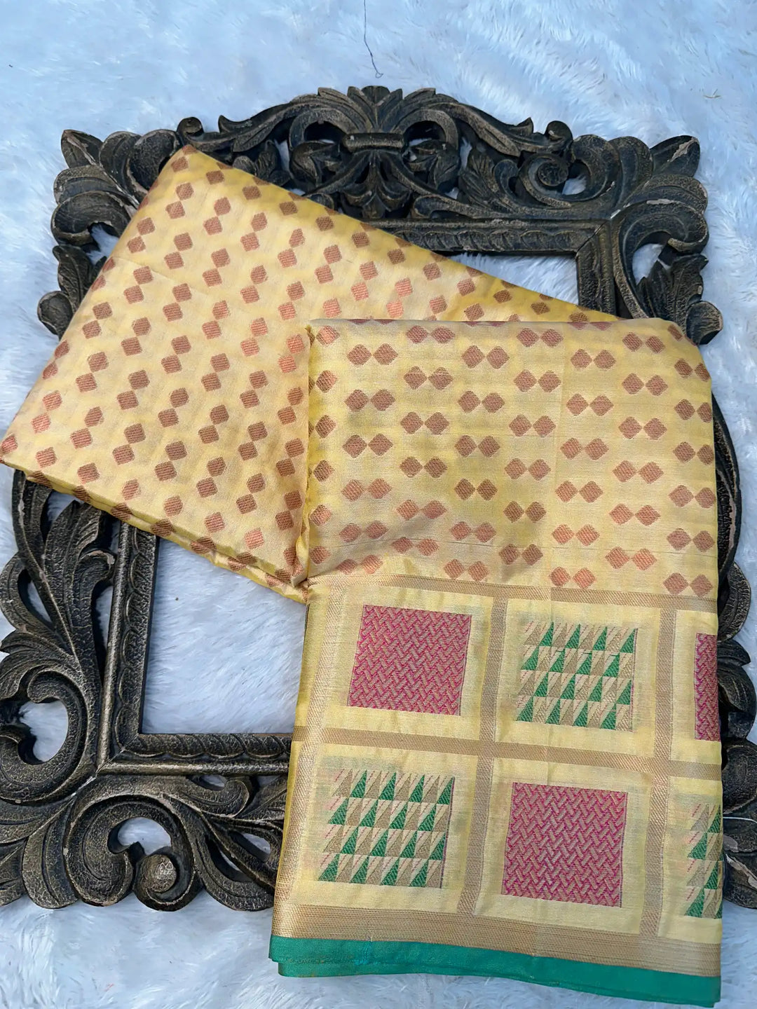 Eccentric Weave Softsilk Traditional Banarasi Saree