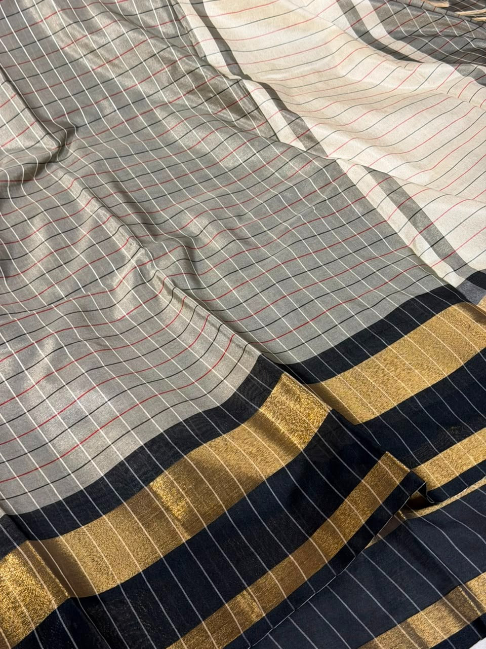 Light Grey Kanchi Pattu Checks Weave Saree