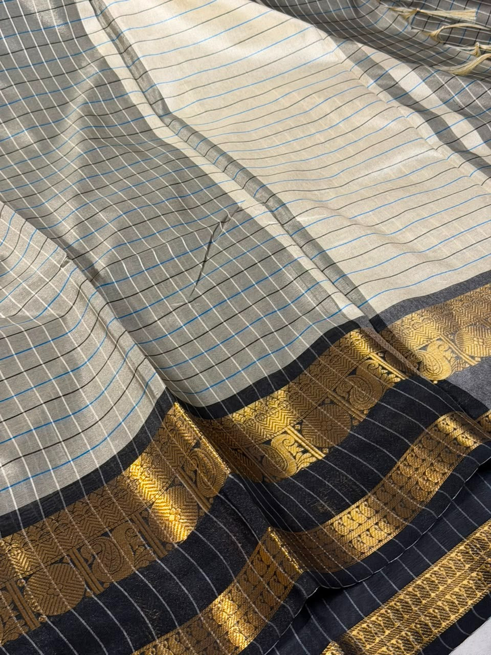 Light grey Kanchi Pattu Checks Weave Saree