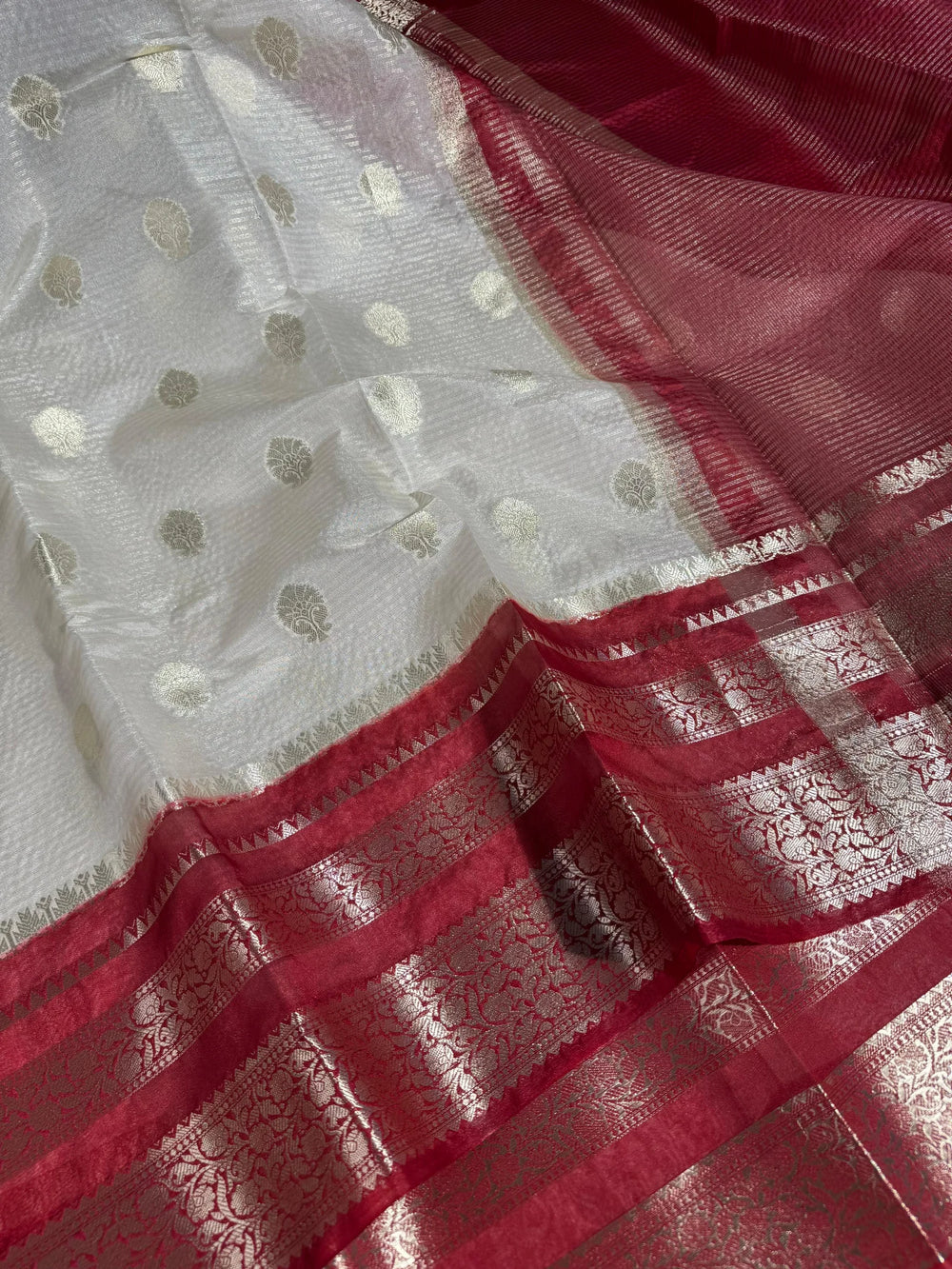 summer friendly cream with contrast rich border and pallu 