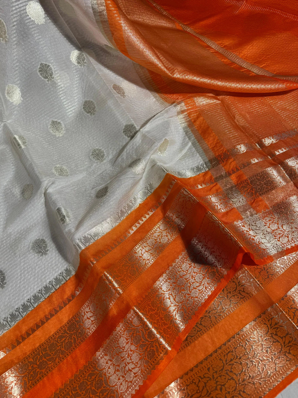 summer friendly cream with contrast rich border and pallu 