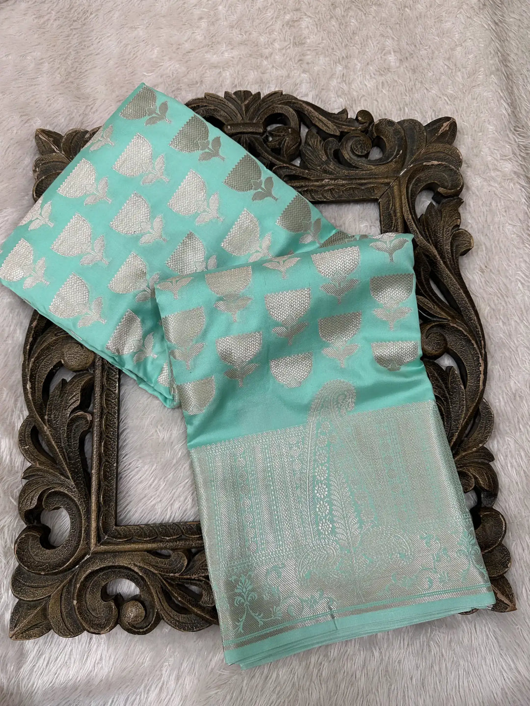 Contemporary Weave Kora Tissue Silk Banarasi Saree