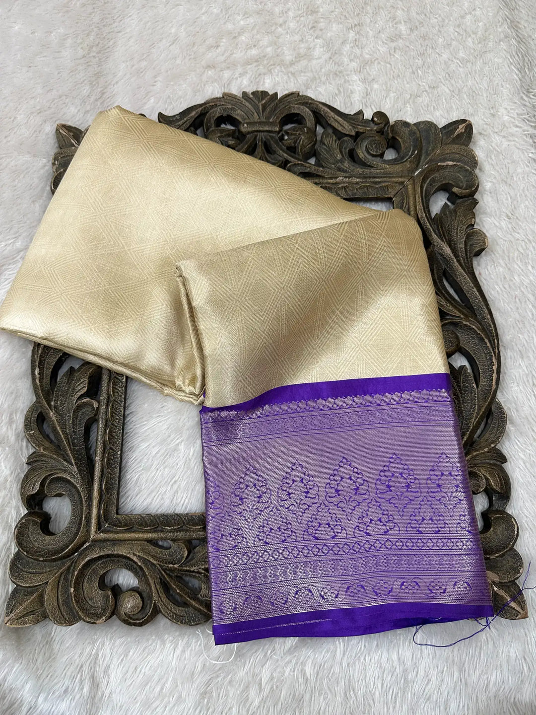 Contemporary Weave Kora Tissue Silk Banarasi Saree