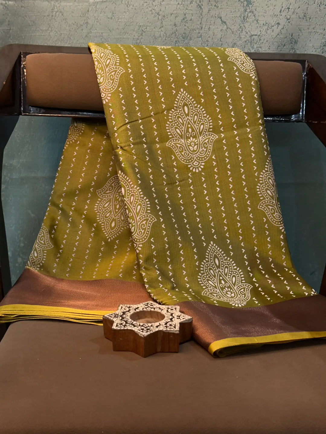 Traditional Weave Softsilk Banarasi Saree Unique Threads Sarees Traditional Weave Softsilk Banarasi Saree Unique Threads Sarees