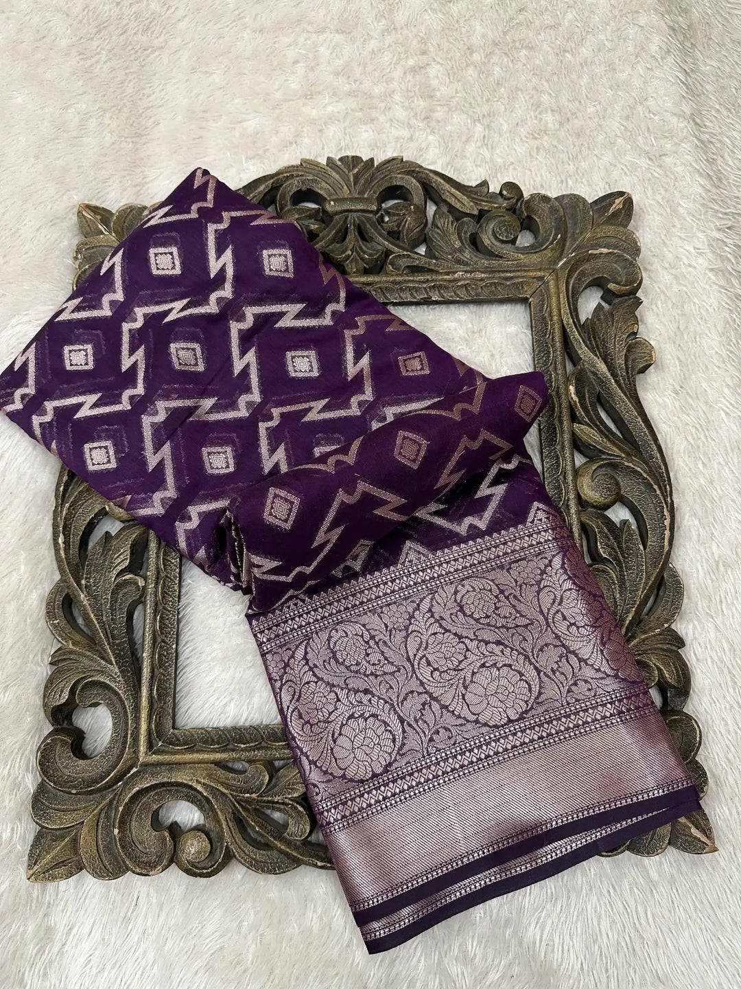 Contemporary Weave Kora Tissue Silk Banarasi Saree