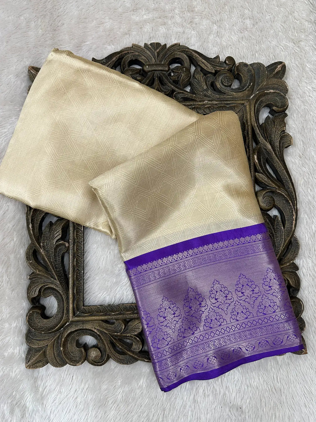 Contemporary Weave Kora Tissue Silk Banarasi Saree