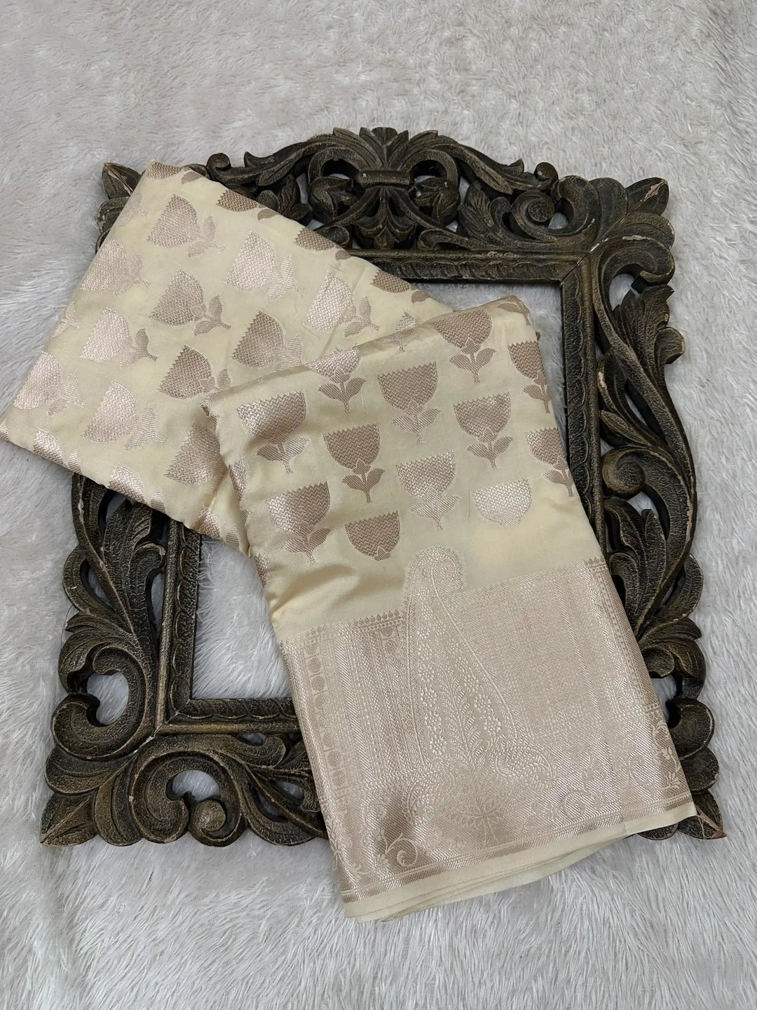 Contemporary Weave Kora Tissue Silk Banarasi Saree