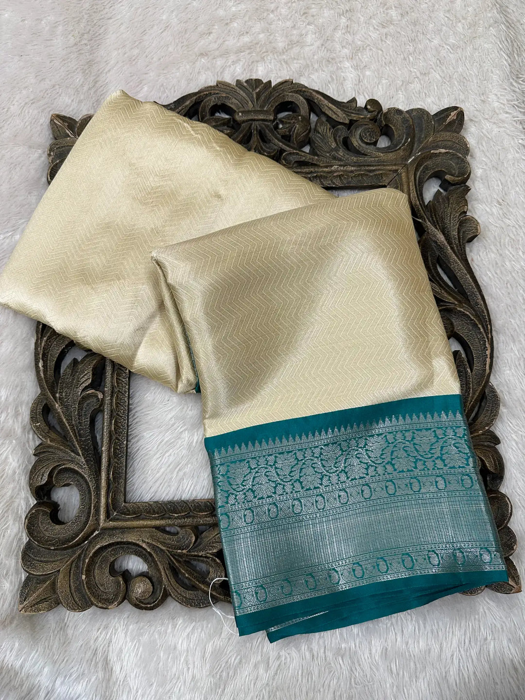 Contemporary Weave Kora Tissue Silk Banarasi Saree