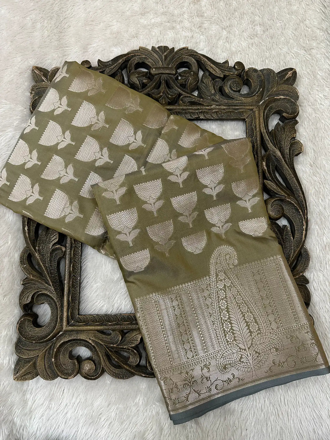 Contemporary Weave Kora Tissue Silk Banarasi Saree