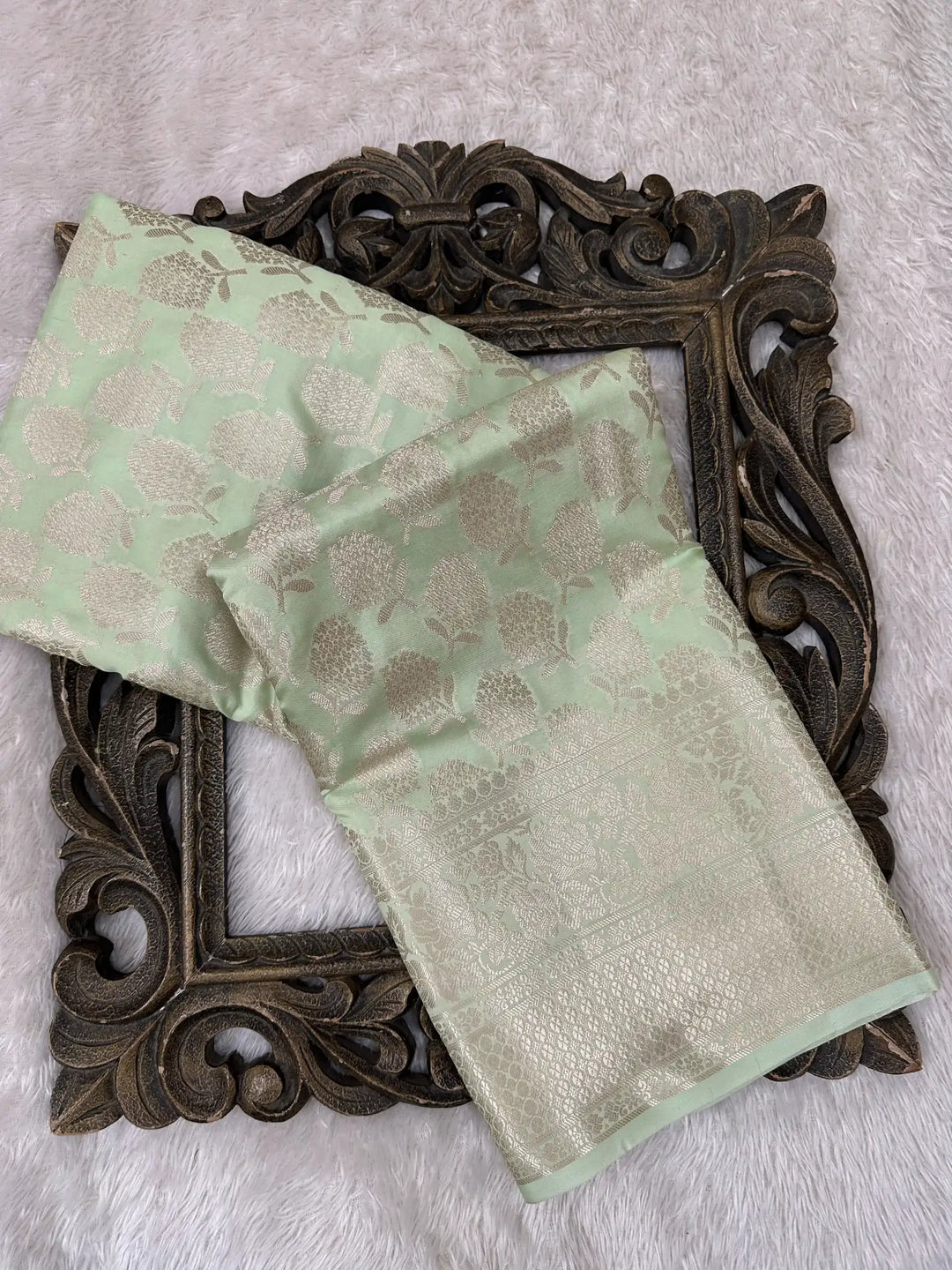 Contemporary Weave Kora Tissue Silk Banarasi Saree