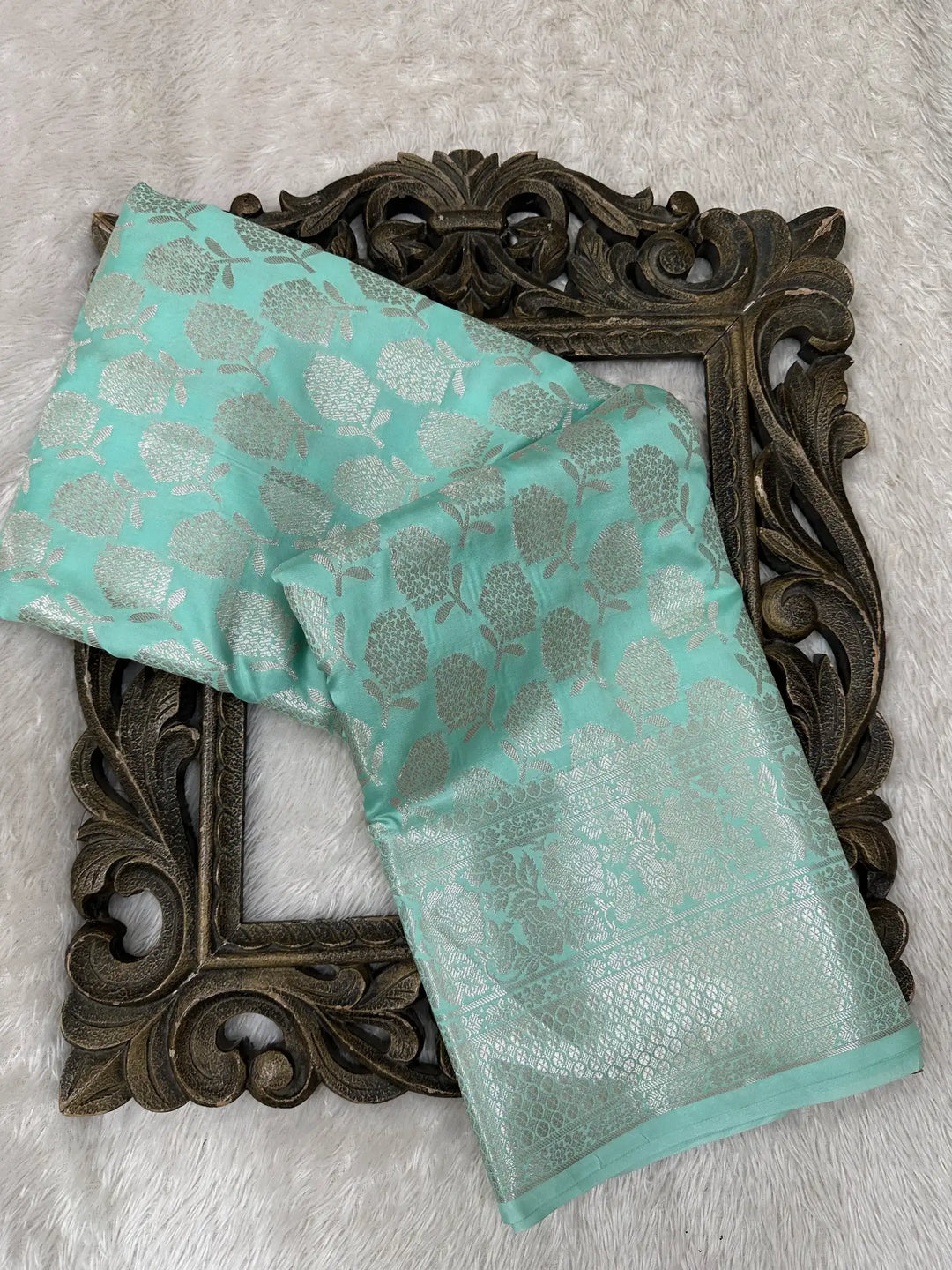 Contemporary Weave Kora Tissue Silk Banarasi Saree