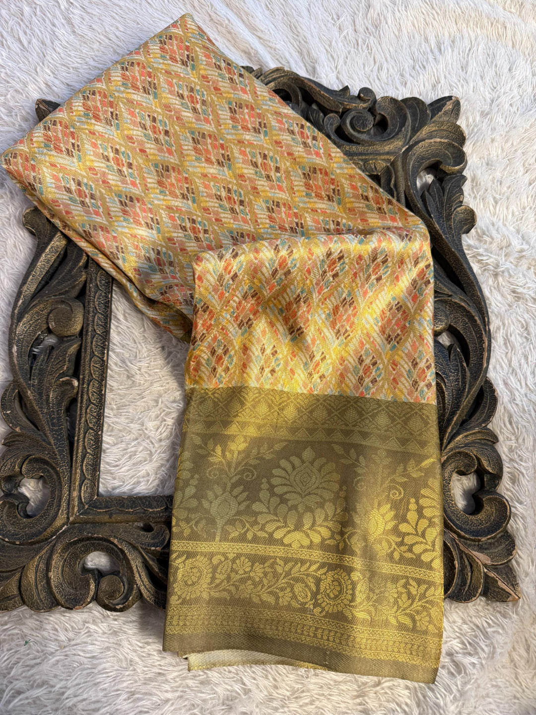 Trending Softsilk Jacquard Unique Banarasi Saree