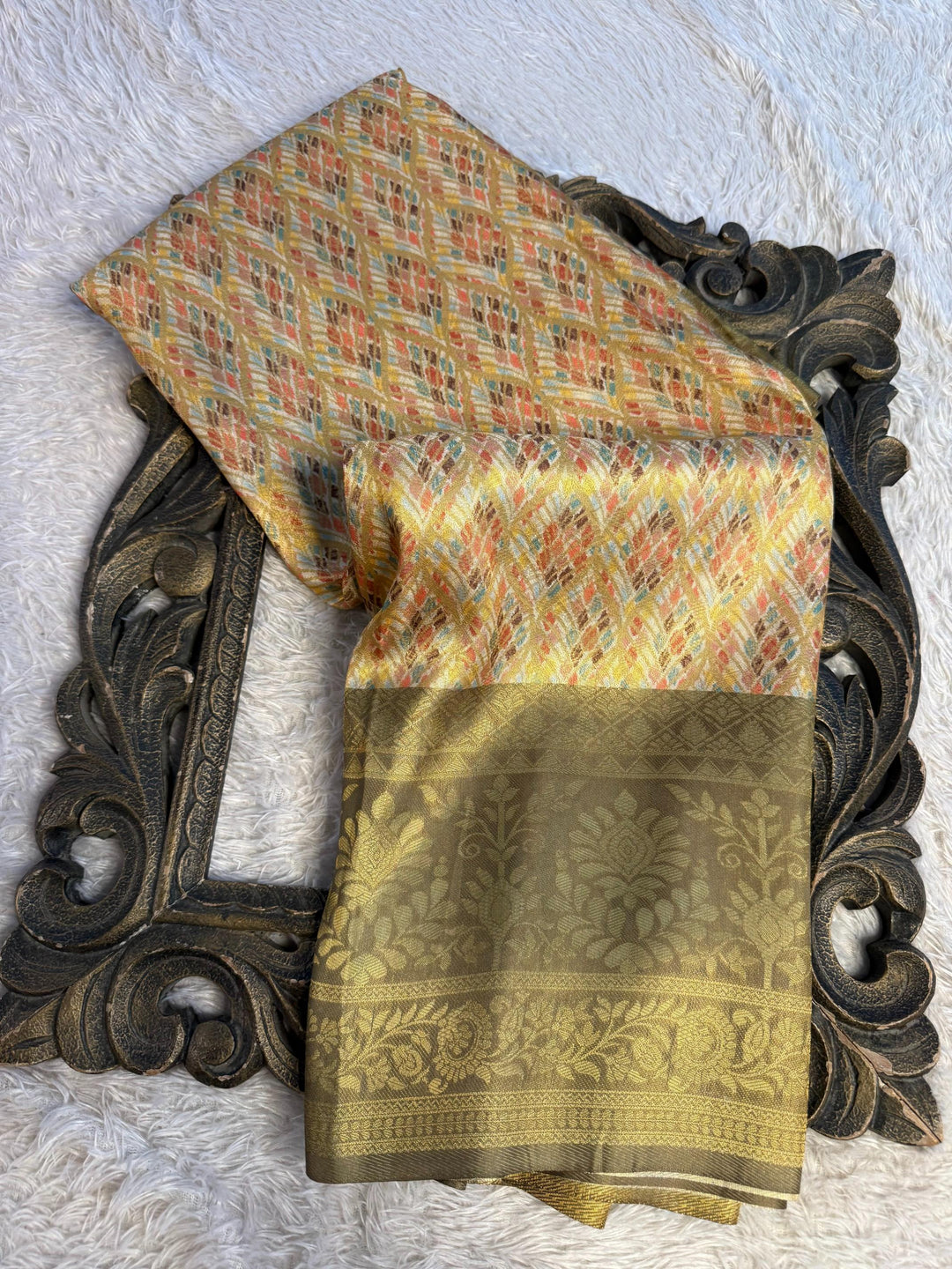 Trending Softsilk Jacquard Unique Banarasi Saree
