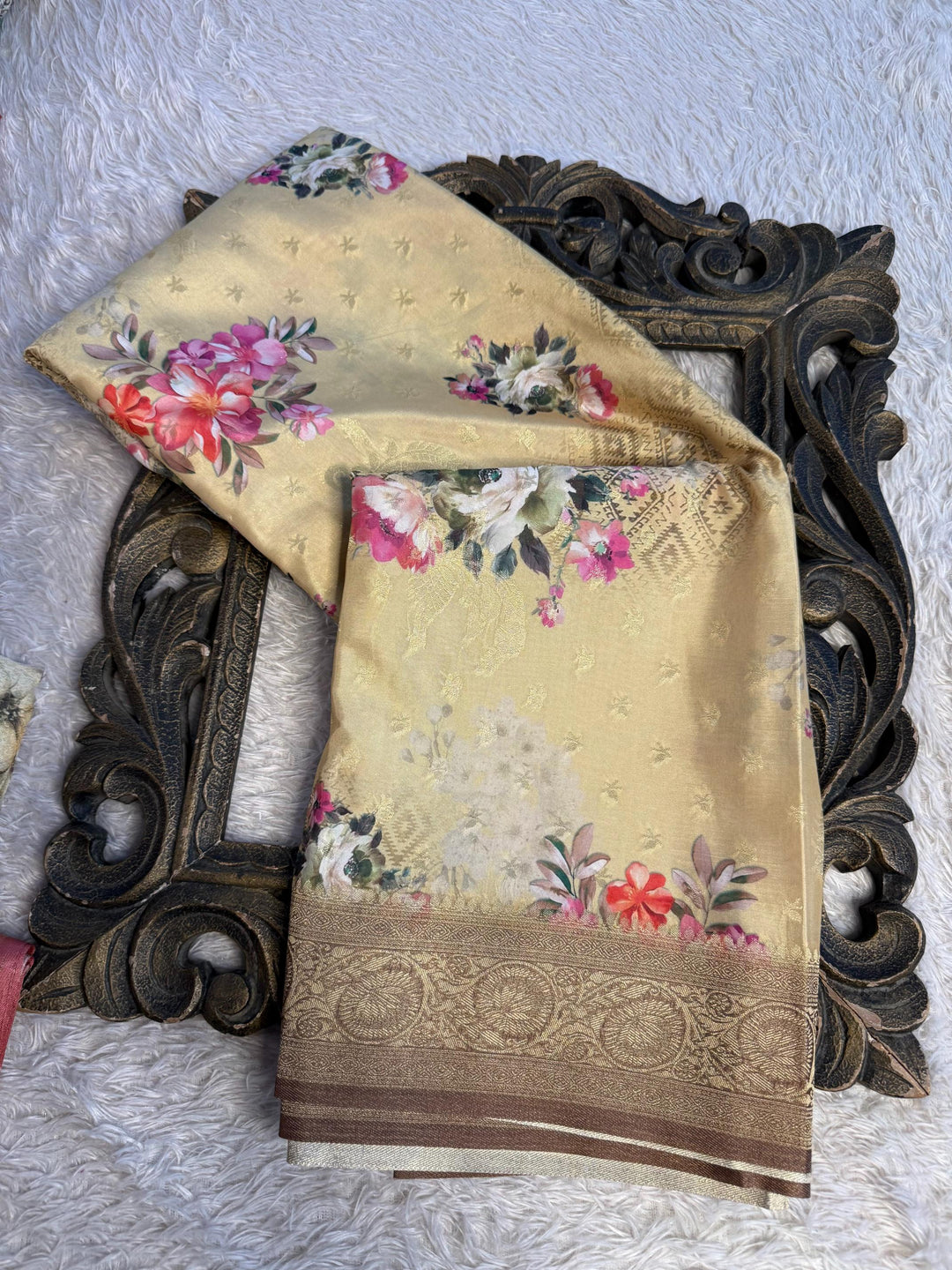 Trending Softsilk Jacquard Unique Banarasi Saree