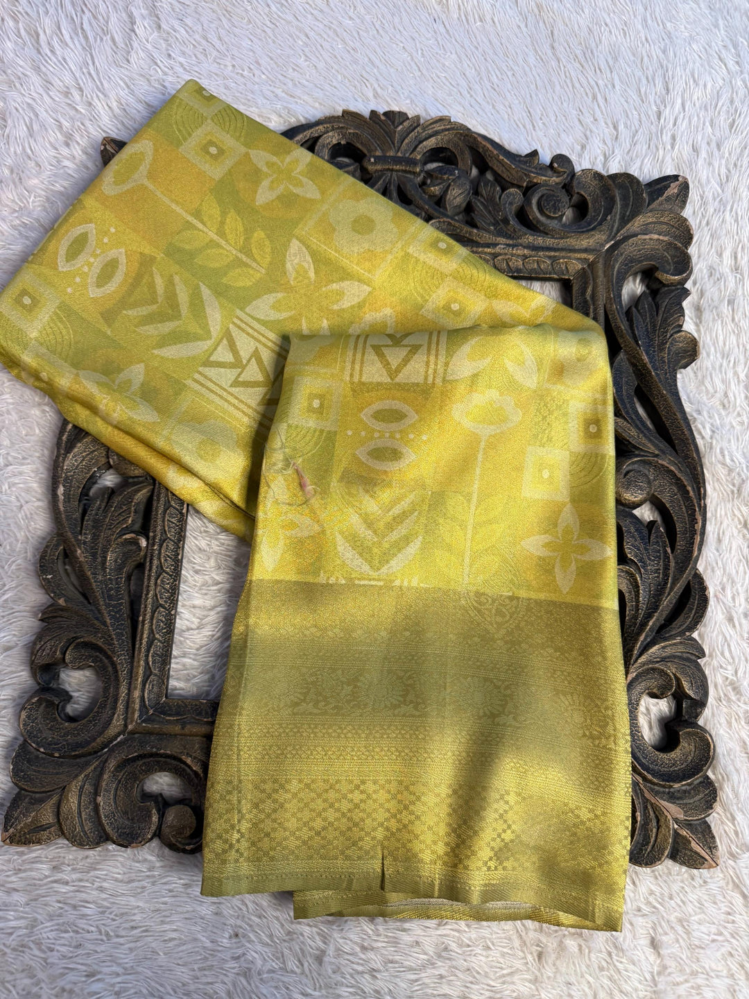 Trending Softsilk Jacquard Unique Banarasi Saree