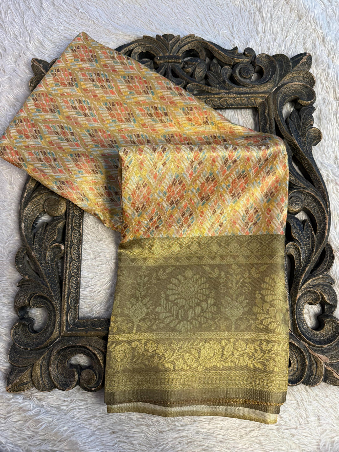 Trending Softsilk Jacquard Unique Banarasi Saree